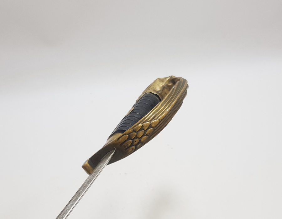 CUMHURİYET BAŞLARI BOYNUZ SAPLI VE KARTAL FİGÜRLÜ HAVACI SUBAY KILICI