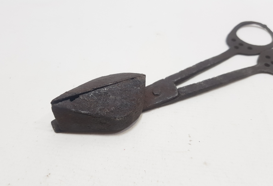 1800 BAŞLARI OSMANLI DÖNEMİ NADİR FORMDA EL YAPIMI MUM SÖNDÜRME MAKASI