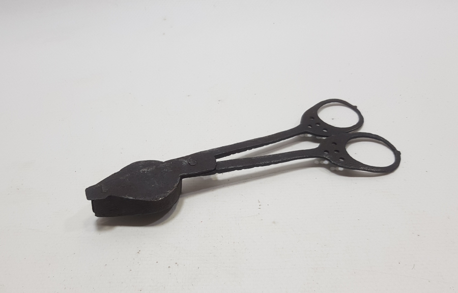 1800 BAŞLARI OSMANLI DÖNEMİ NADİR FORMDA EL YAPIMI MUM SÖNDÜRME MAKASI