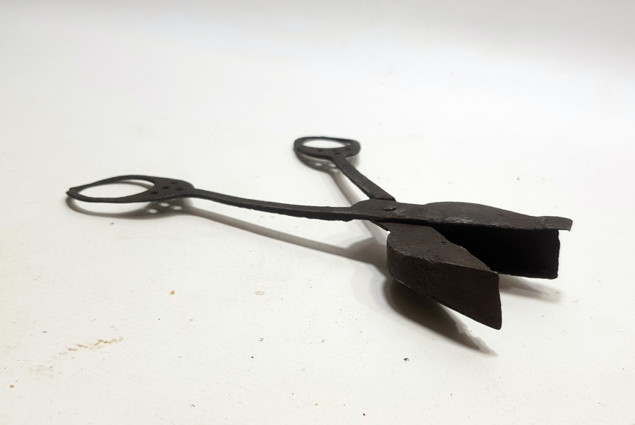 1800 BAŞLARI OSMANLI DÖNEMİ NADİR FORMDA EL YAPIMI MUM SÖNDÜRME MAKASI