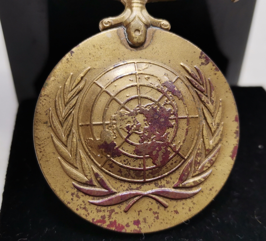 ORİJİNAL ASKISIYLA RUMCA YAZILI ÇOK NADİR KORE SAVAŞI MADALYASI