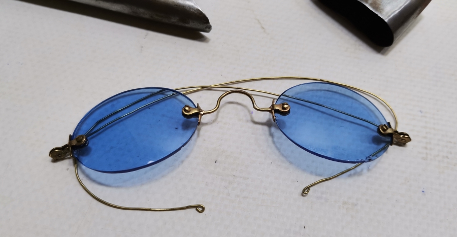 1930 TARİHLİ NADİR RENKTE ORİJİNAL KUTUSUNDA TÜCCAR GÖZLÜĞÜ