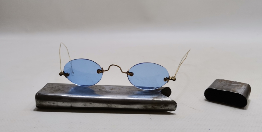 1930 TARİHLİ NADİR RENKTE ORİJİNAL KUTUSUNDA TÜCCAR GÖZLÜĞÜ