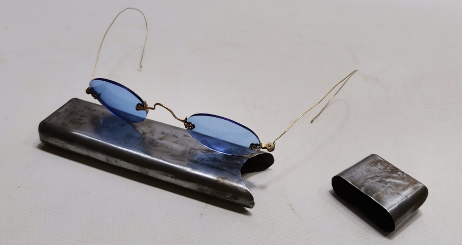 1930 TARİHLİ NADİR RENKTE ORİJİNAL KUTUSUNDA TÜCCAR GÖZLÜĞÜ