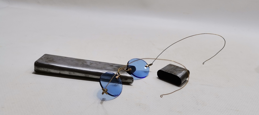 1930 TARİHLİ NADİR RENKTE ORİJİNAL KUTUSUNDA TÜCCAR GÖZLÜĞÜ