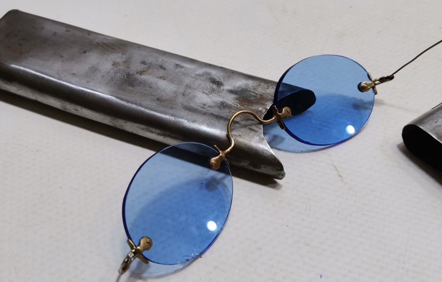 1930 TARİHLİ NADİR RENKTE ORİJİNAL KUTUSUNDA TÜCCAR GÖZLÜĞÜ