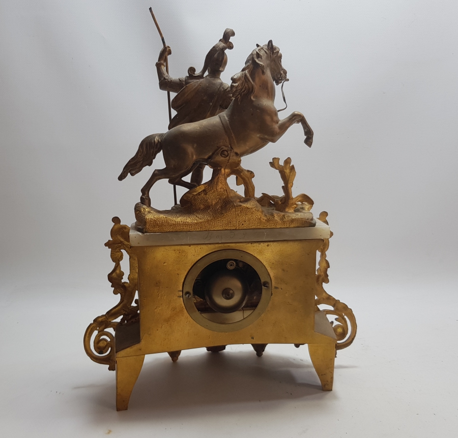 1850LERDEN BAŞLARI BÜYÜK BOY ŞÖMİNE SAATİ