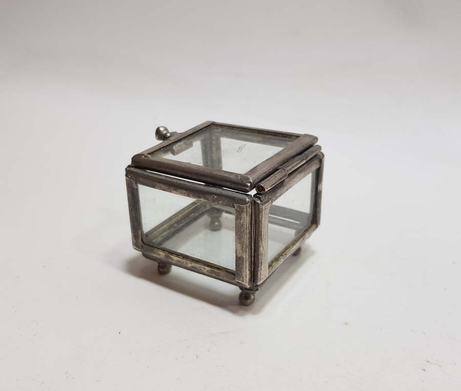 ANTİKA KAPAKLI TEŞHİR KUTUSU