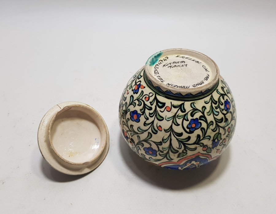 KÜTAHYA İŞİ EL BOYAMA SANATÇI İMZALI KAPAKLI ANTİKA KAVANOZ