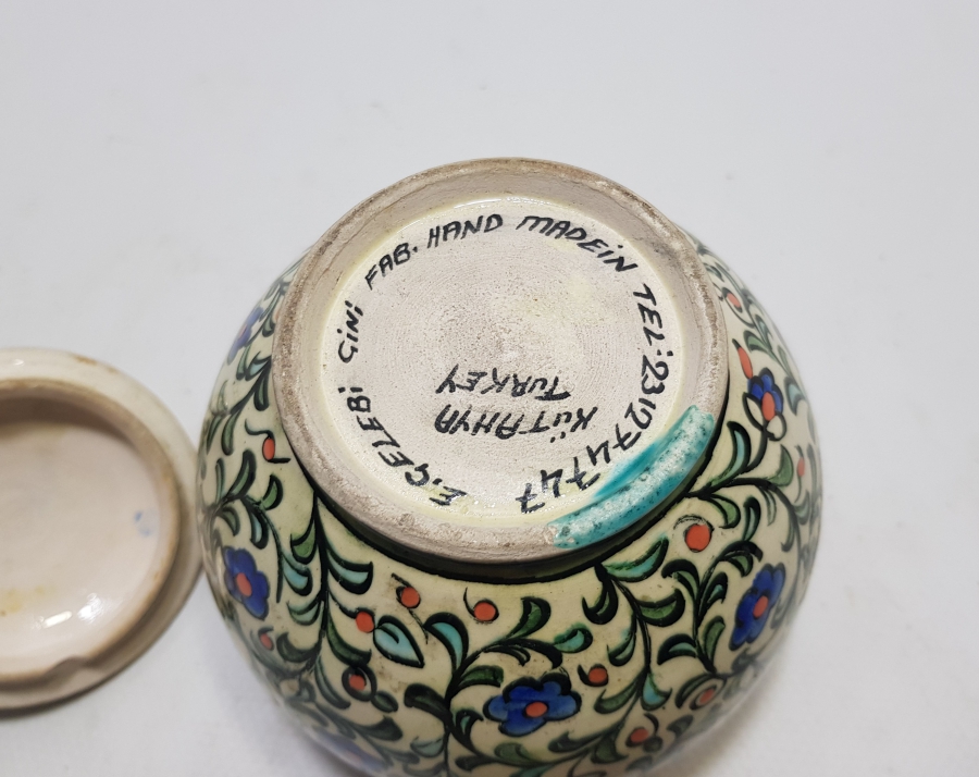 KÜTAHYA İŞİ EL BOYAMA SANATÇI İMZALI KAPAKLI ANTİKA KAVANOZ