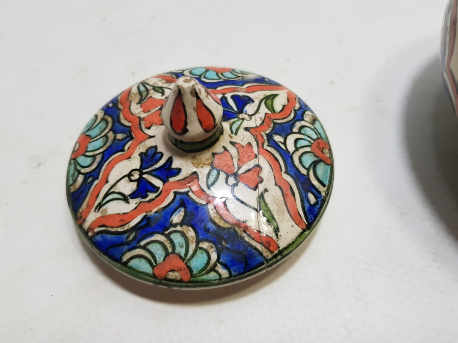 KÜTAHYA İŞİ EL BOYAMA SANATÇI İMZALI KAPAKLI ANTİKA KAVANOZ