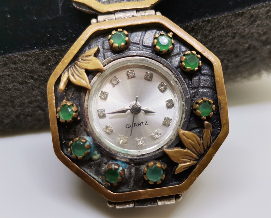 ÜZERİ TAŞLI GÜMÜŞ KOL SAATİ