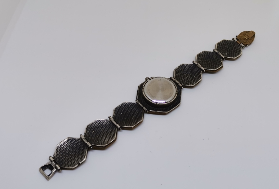 ÜZERİ TAŞLI GÜMÜŞ KOL SAATİ