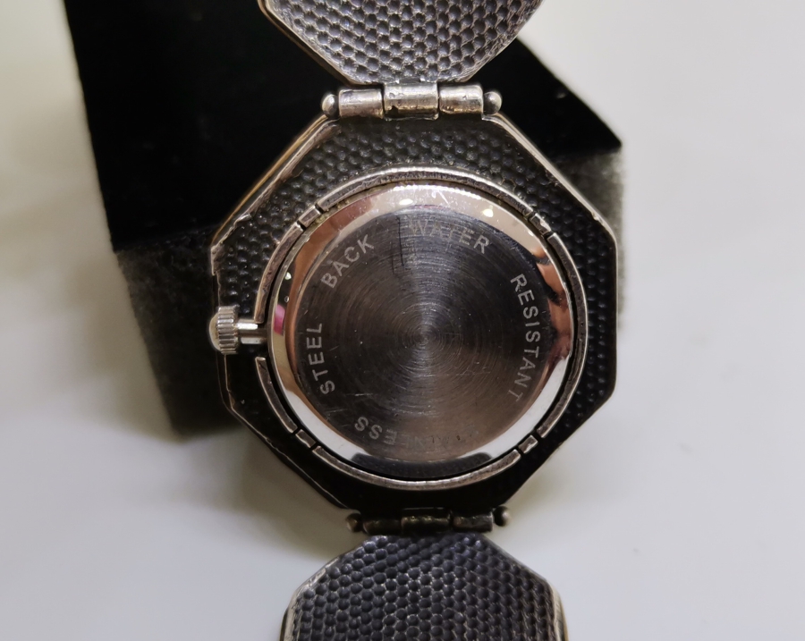 ÜZERİ TAŞLI GÜMÜŞ KOL SAATİ