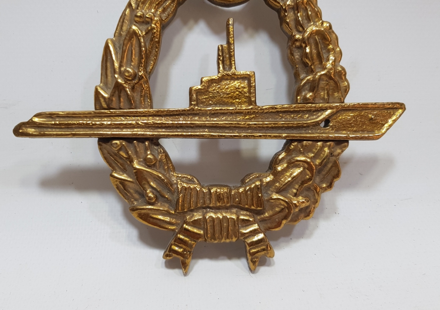 ÜZERİ KABARTMA İŞÇİLİKLİ VE AY YILDIZLI CUMHURİYET BAŞLARI BÜYÜK BOY DENİZALTI BRÖVE