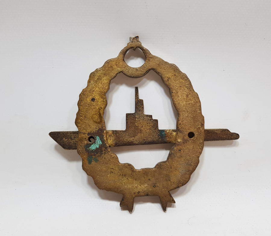 ÜZERİ KABARTMA İŞÇİLİKLİ VE AY YILDIZLI CUMHURİYET BAŞLARI BÜYÜK BOY DENİZALTI BRÖVE