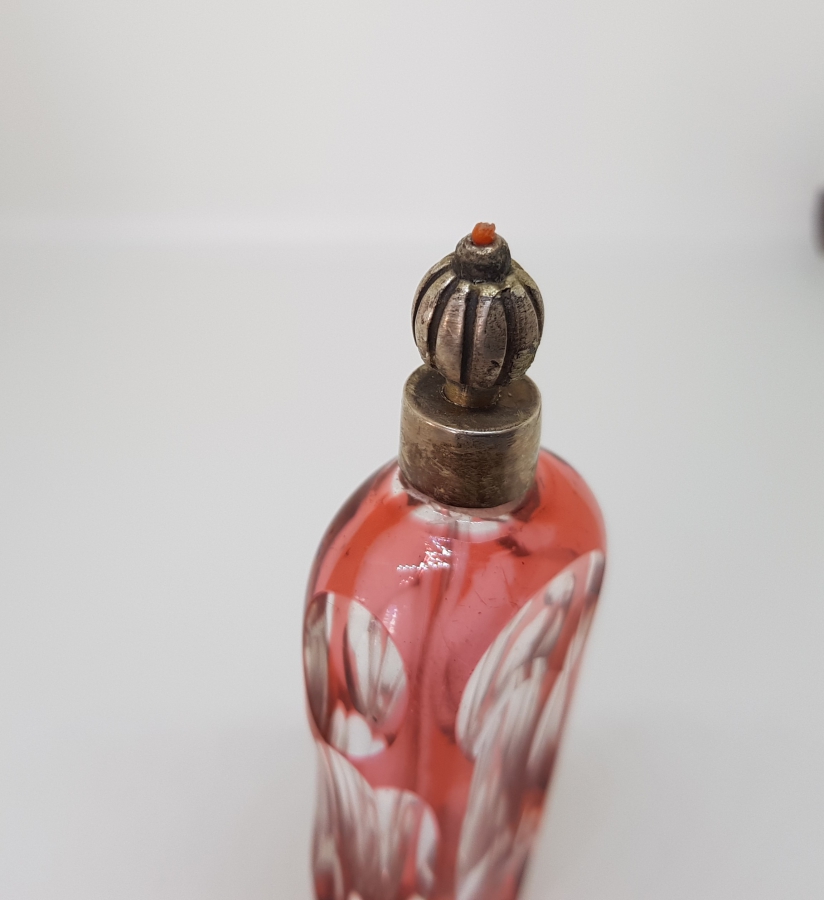 OSMANLI DÖNEMİ GÜMÜŞ KAPAKLI VE MERCANLI BALGAMLI MODEL PARFÜM ŞİŞESİ - KOKULUK