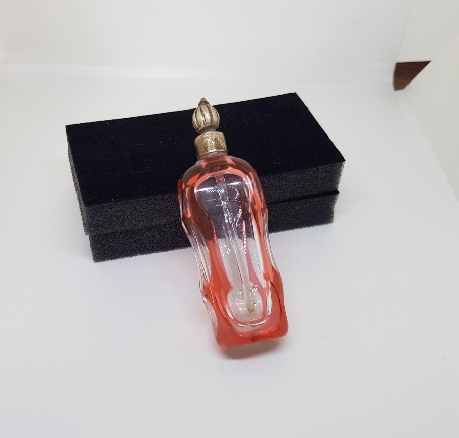 OSMANLI DÖNEMİ GÜMÜŞ KAPAKLI VE MERCANLI BALGAMLI MODEL PARFÜM ŞİŞESİ - KOKULUK