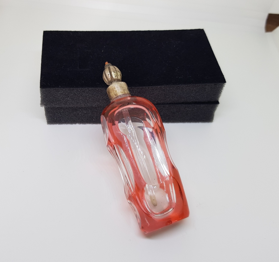 OSMANLI DÖNEMİ GÜMÜŞ KAPAKLI VE MERCANLI BALGAMLI MODEL PARFÜM ŞİŞESİ - KOKULUK