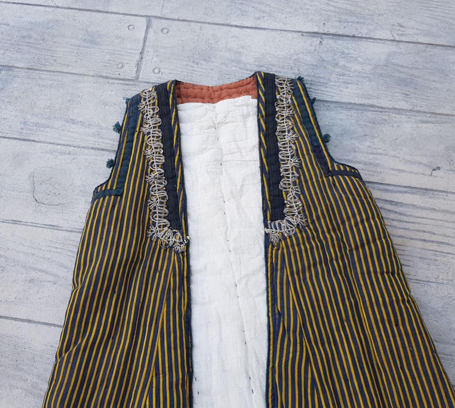 YAKA KISMI GÜMÜŞ SIRMA İŞÇİLİKLİ ANTEP YÖRESİ ÇOK NADİR YÖRÜK İŞİ ÜÇ ETEK