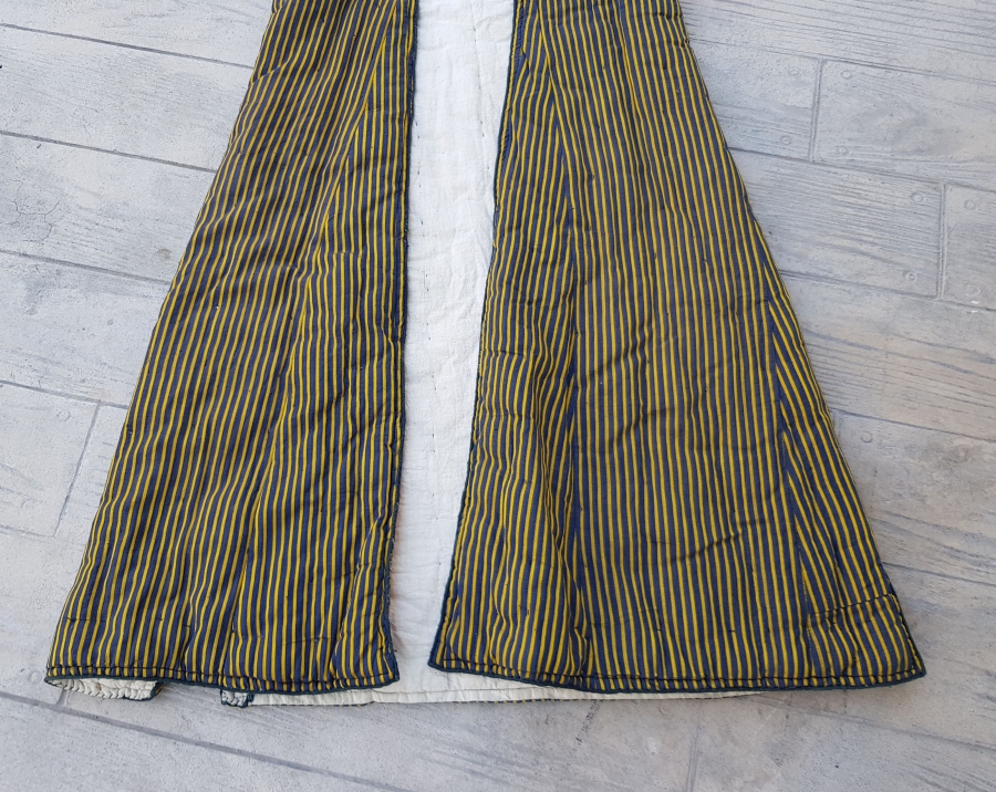 YAKA KISMI GÜMÜŞ SIRMA İŞÇİLİKLİ ANTEP YÖRESİ ÇOK NADİR YÖRÜK İŞİ ÜÇ ETEK