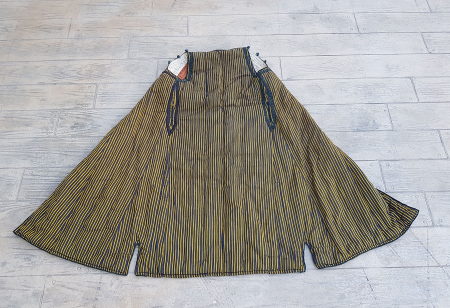 YAKA KISMI GÜMÜŞ SIRMA İŞÇİLİKLİ ANTEP YÖRESİ ÇOK NADİR YÖRÜK İŞİ ÜÇ ETEK