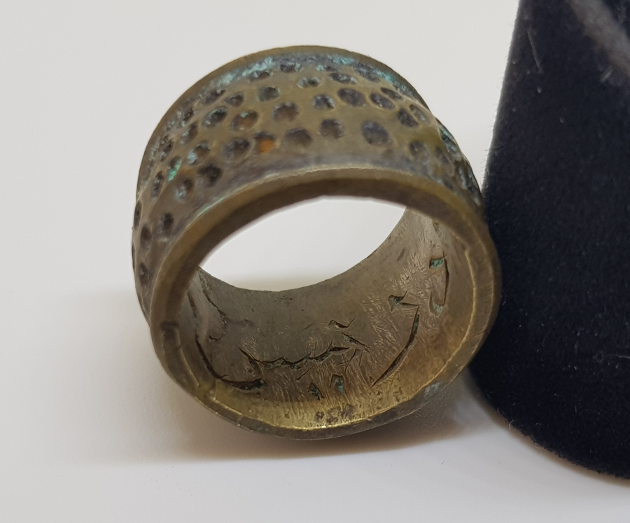 İÇİNDE OSMANLICA YA İDRİS YAZILI OSMANLI DÖNEMİ BÜYÜK BOY BRONZ TERZİ YÜKSÜĞÜ