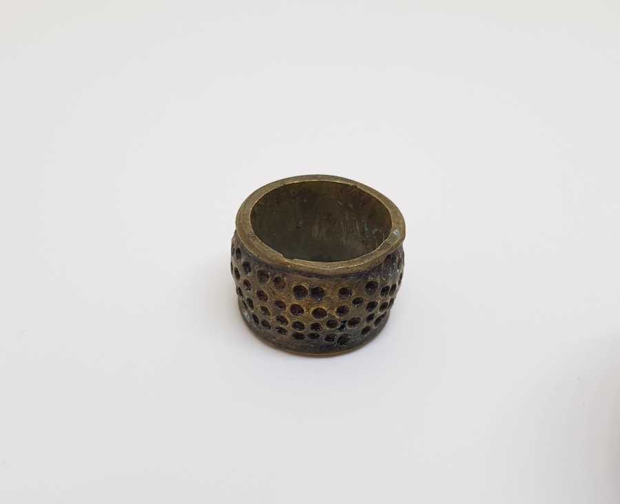 İÇİNDE OSMANLICA YA İDRİS YAZILI OSMANLI DÖNEMİ BÜYÜK BOY BRONZ TERZİ YÜKSÜĞÜ