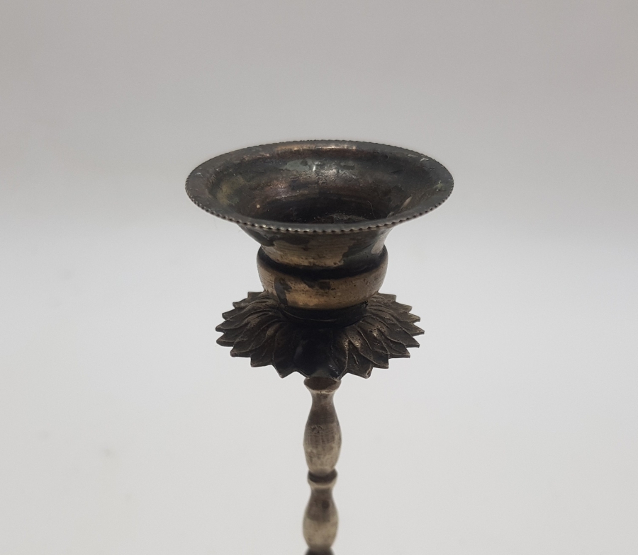 ÜZERİ KABARTMA İŞÇİLİKLİ ANTİKA GÜMÜŞ HATTAT ŞAMDANI