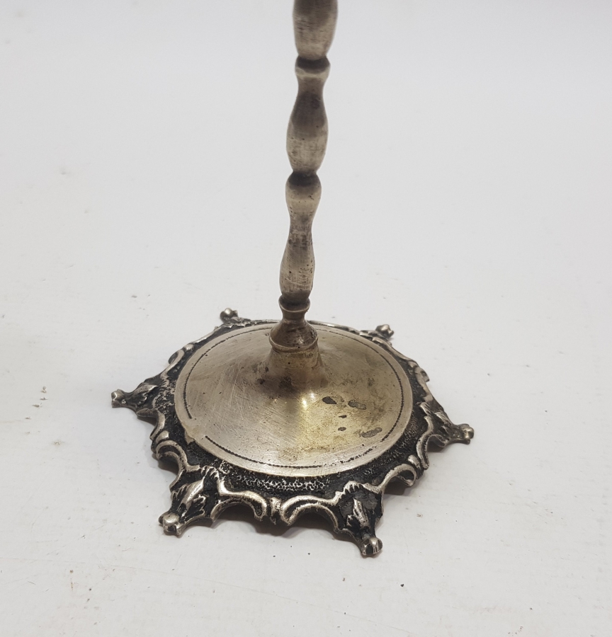 ÜZERİ KABARTMA İŞÇİLİKLİ ANTİKA GÜMÜŞ HATTAT ŞAMDANI