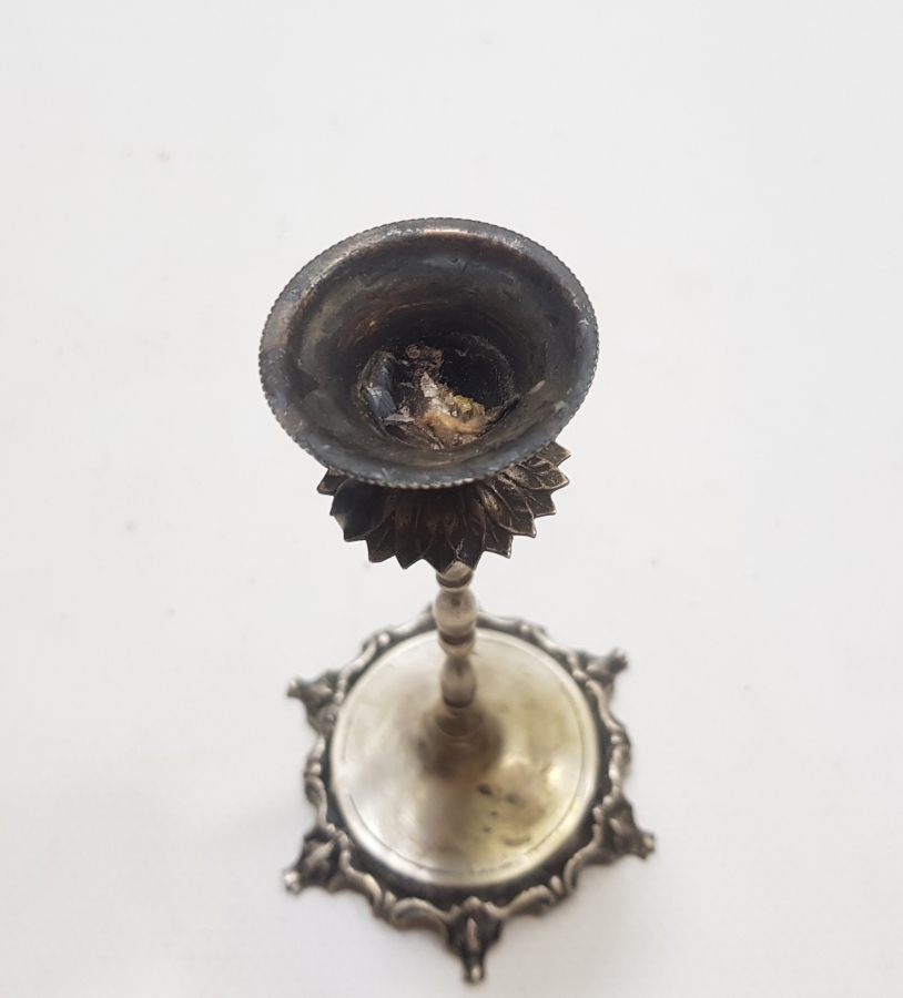 ÜZERİ KABARTMA İŞÇİLİKLİ ANTİKA GÜMÜŞ HATTAT ŞAMDANI