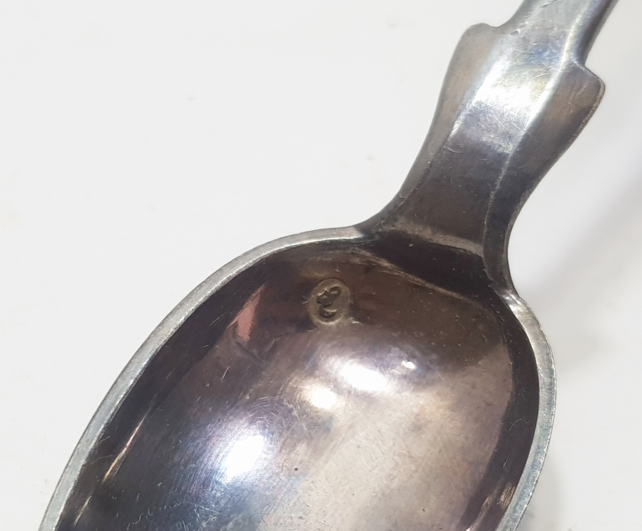 ABDÜLHAMİT HAN DÖNEMİ AZNAVUR İŞÇİLİKLİ TUĞRALI SAH DAMGALI VE ÇEŞNİLİ GÜMÜŞ TATLI KAŞIĞI