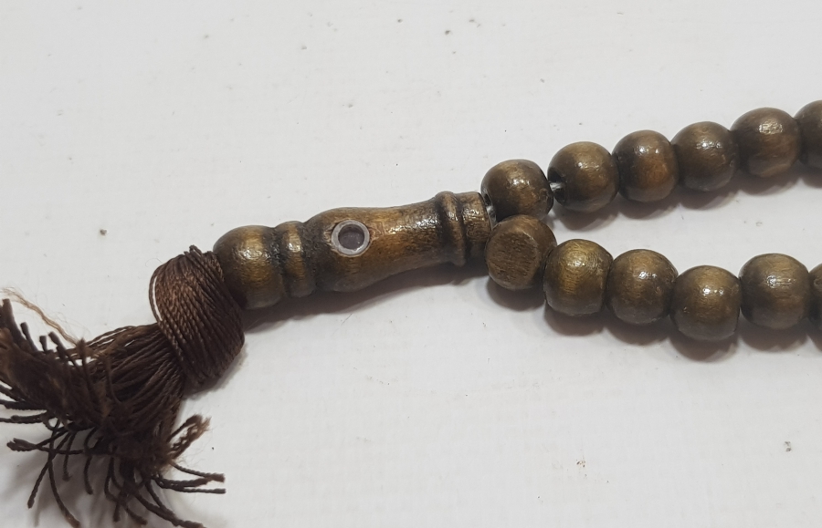 İÇİNDE KABE-İ ŞERİF GÖRSELİ BULUNAN MİKRO FOTOĞRAFLI OSMANLI DÖNEMİ AHŞAP NAMAZ TESPİHİ