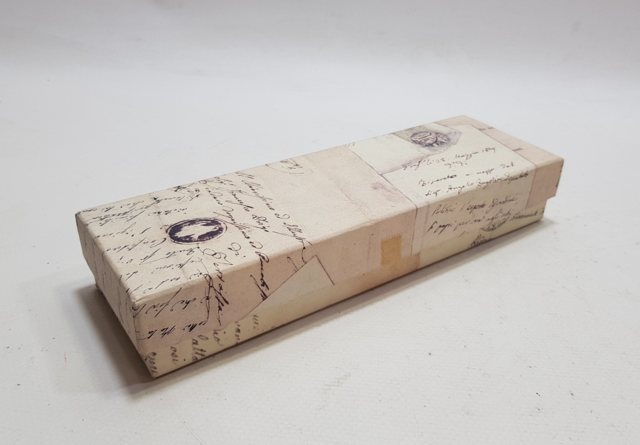 ORİJİNAL KUTUSUNDA UZAK DOĞU YAPIMI ANTİKA YAZI TAKIMI