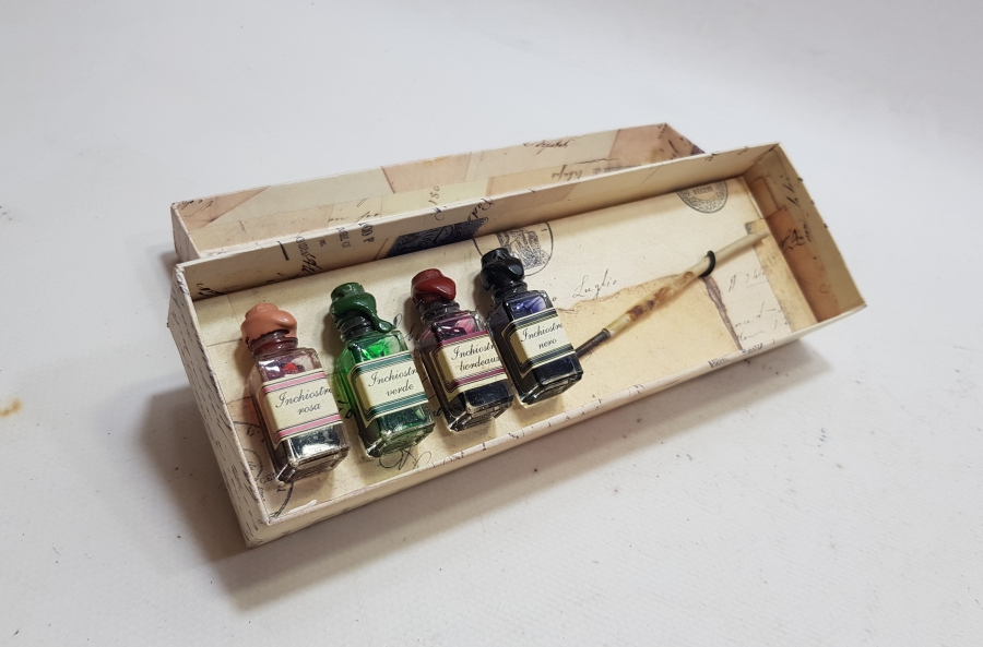 ORİJİNAL KUTUSUNDA UZAK DOĞU YAPIMI ANTİKA YAZI TAKIMI