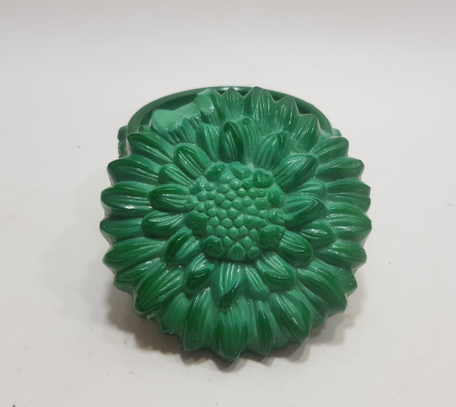 JADE TAŞINDAN EL OYMA İŞÇİLİKLİ ANTİKA KAPAKLI KUTU