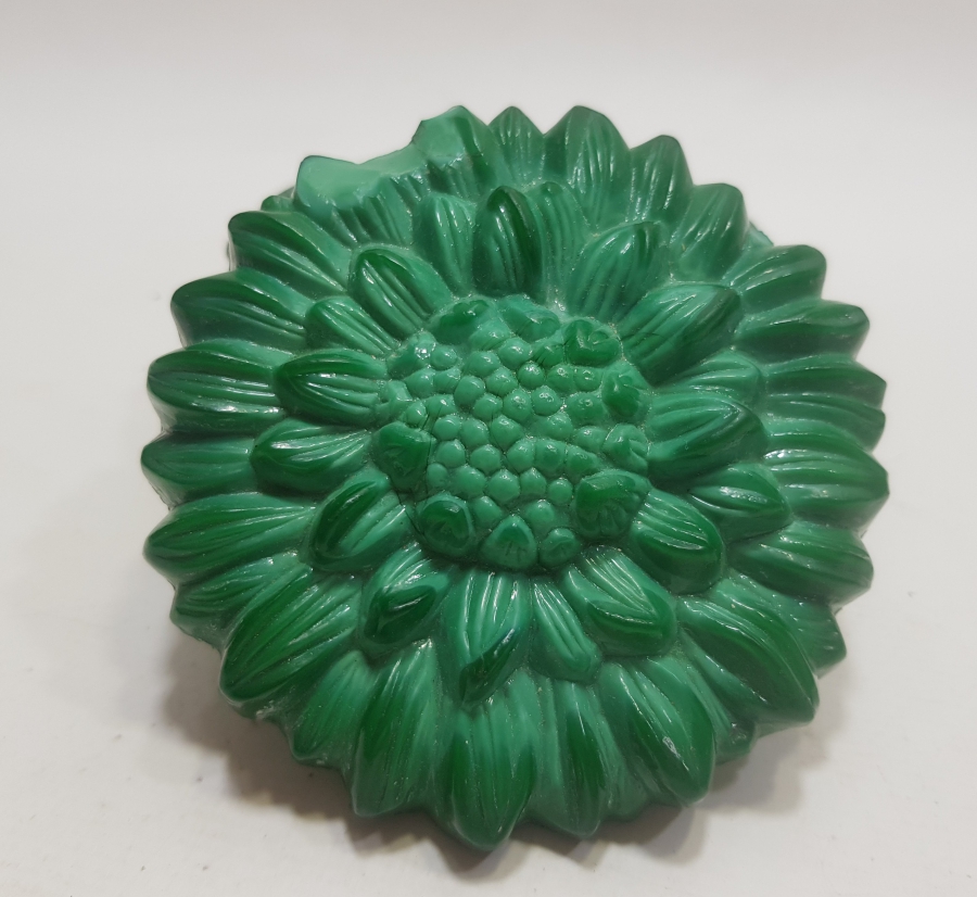 JADE TAŞINDAN EL OYMA İŞÇİLİKLİ ANTİKA KAPAKLI KUTU