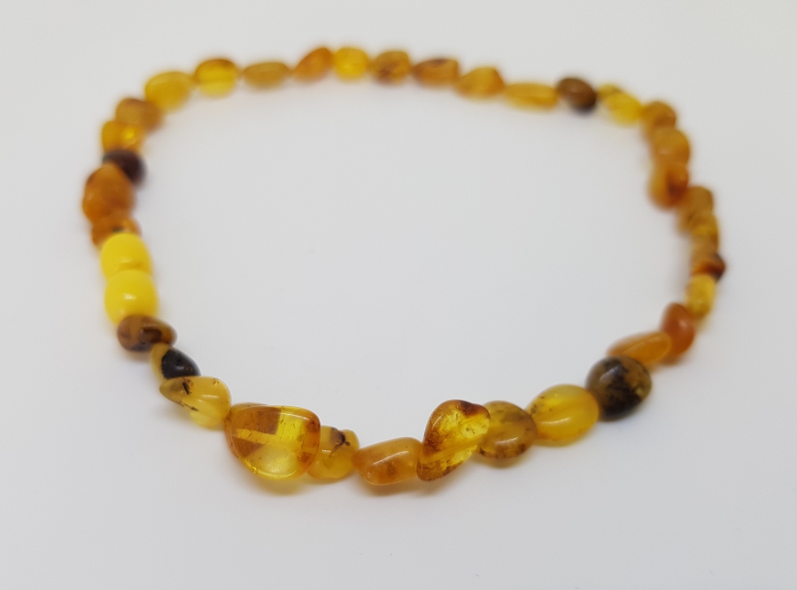 DAMLA KEHRİBARDAN YAPILMIŞ BEBEK DİŞ KOLYESİ