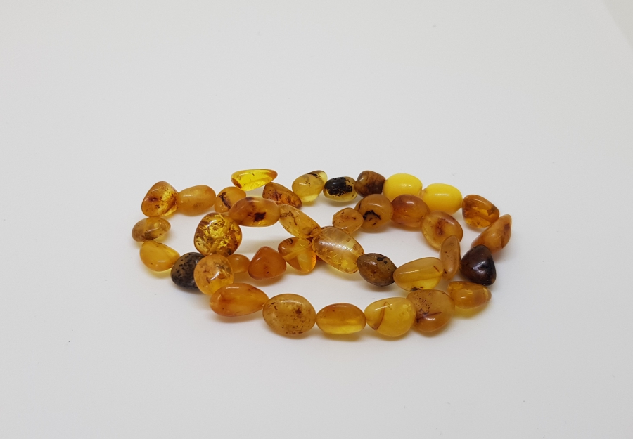 DAMLA KEHRİBARDAN YAPILMIŞ BEBEK DİŞ KOLYESİ