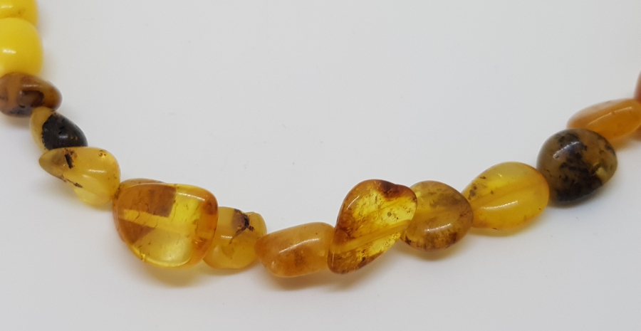 DAMLA KEHRİBARDAN YAPILMIŞ BEBEK DİŞ KOLYESİ