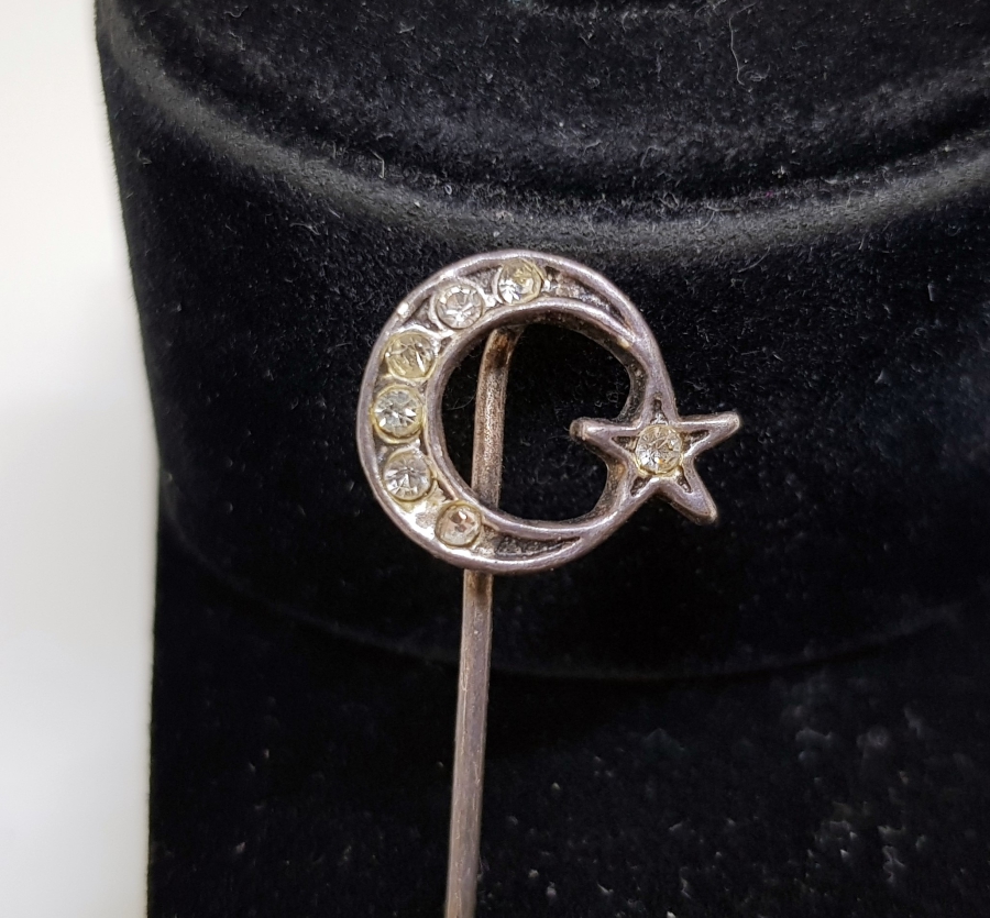 MARGAZİT TAŞLARLA SÜSLÜ AY YILDIZLI GÜMÜŞ BROŞ