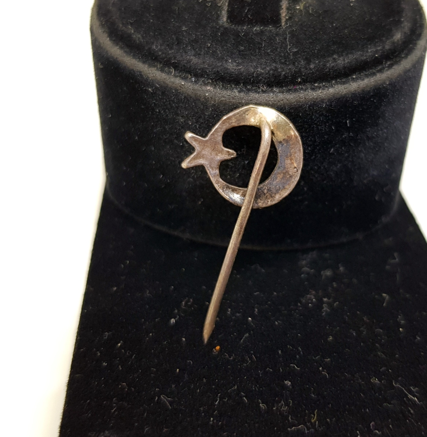 MARGAZİT TAŞLARLA SÜSLÜ AY YILDIZLI GÜMÜŞ BROŞ