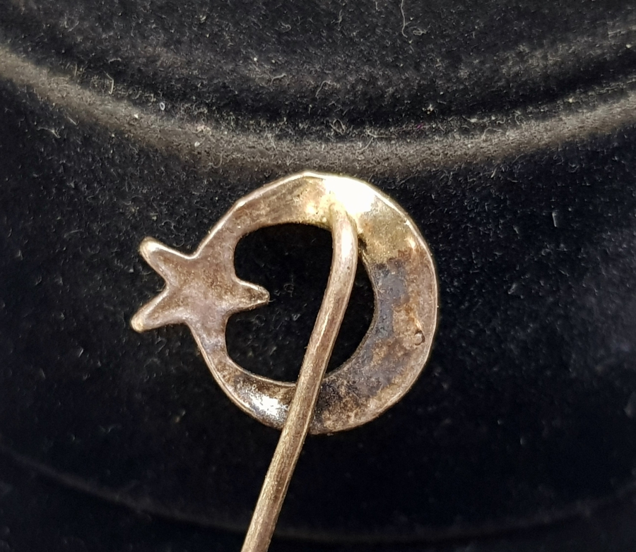 MARGAZİT TAŞLARLA SÜSLÜ AY YILDIZLI GÜMÜŞ BROŞ