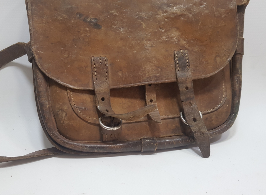 DERİDEN MAMUL ANTİKA ASKERİ ULAK ÇANTASI