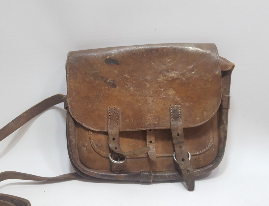 DERİDEN MAMUL ANTİKA ASKERİ ULAK ÇANTASI