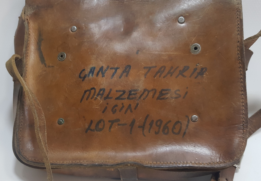 DERİDEN MAMUL ANTİKA ASKERİ ULAK ÇANTASI