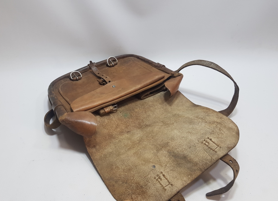 DERİDEN MAMUL ANTİKA ASKERİ ULAK ÇANTASI