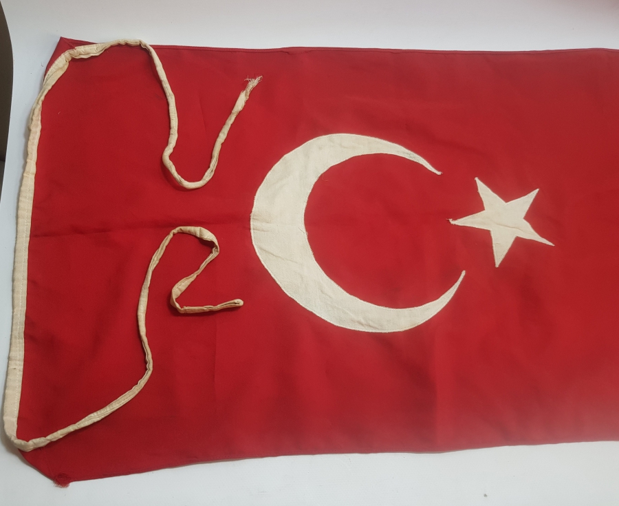 CUMHURİYET BAŞLARI EL YAPIMI BÜYÜK BOY ANTİKA BAYRAK