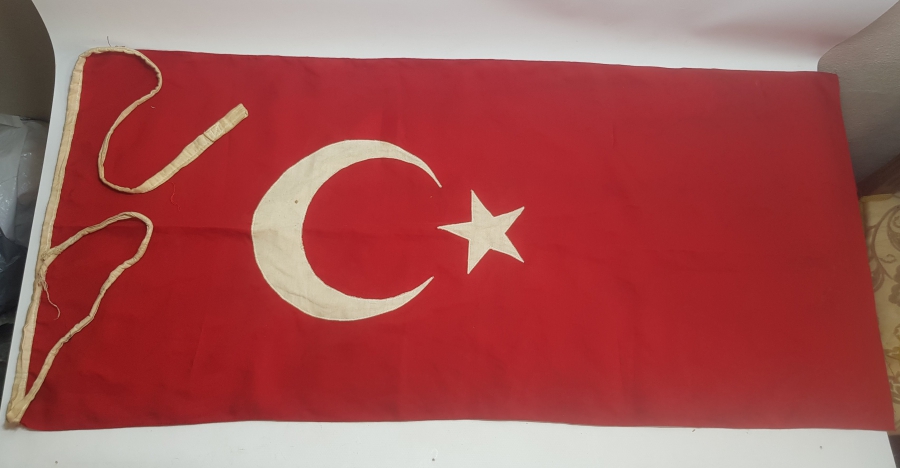 CUMHURİYET BAŞLARI EL YAPIMI BÜYÜK BOY ANTİKA BAYRAK