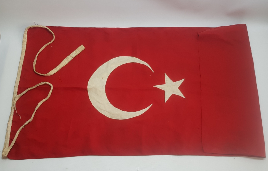 CUMHURİYET BAŞLARI EL YAPIMI BÜYÜK BOY ANTİKA BAYRAK